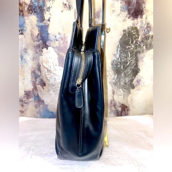 Authentic Salvatore Ferragamo Black Shoulder Bag - Picture 11 of 16